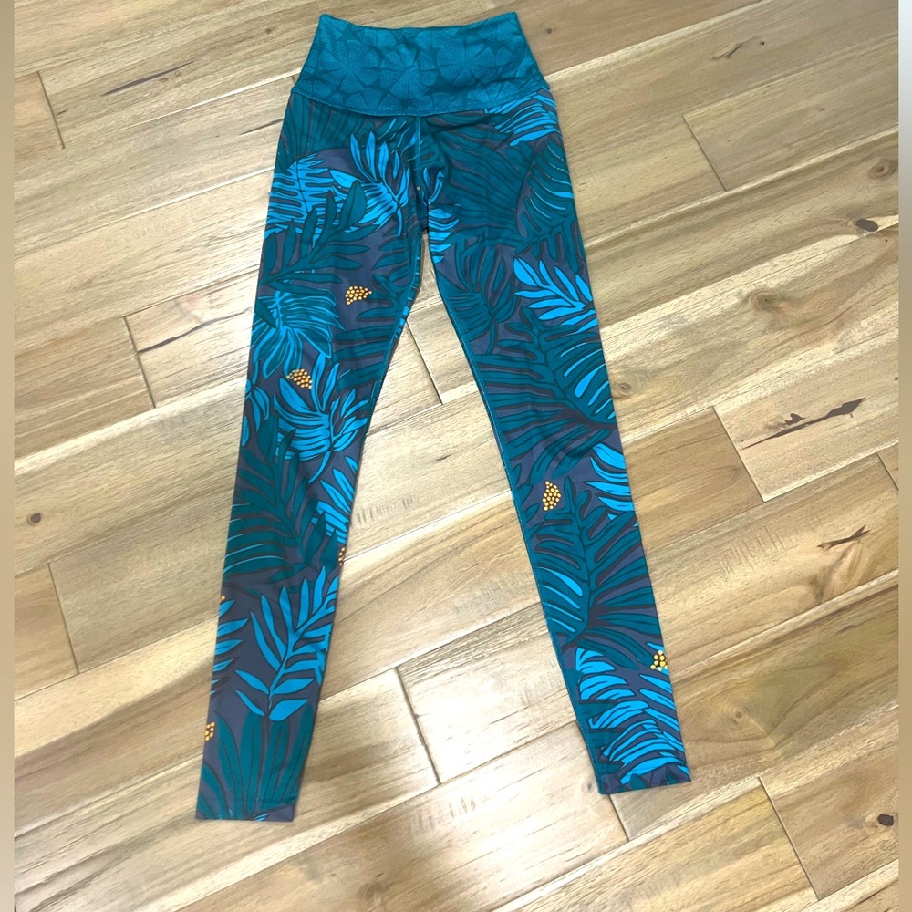 Beyond yoga - leggings/ yoga pants